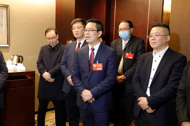 成都人大李建展现新时代风采与担当，最新消息揭示其代表形象